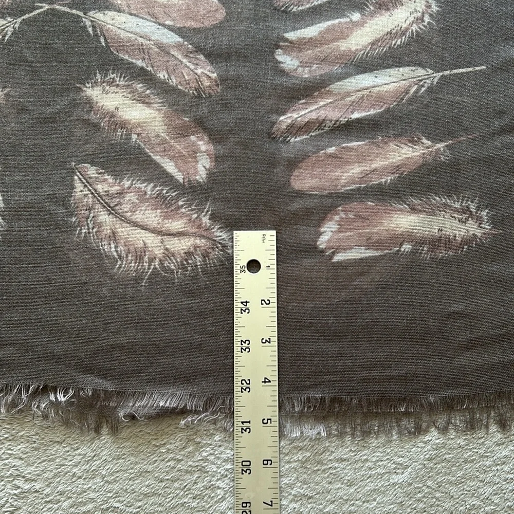 Simply Vera | Womens Oversized Feather Print Shawl/Scarf w/ Fringe - Size OS - Picture 8 of 11